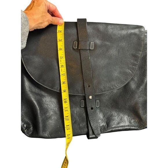 Kenneth Cole Black Leather Messenger Bag - Adjustable Strap - 16" x 12" - Picture 3 of 15